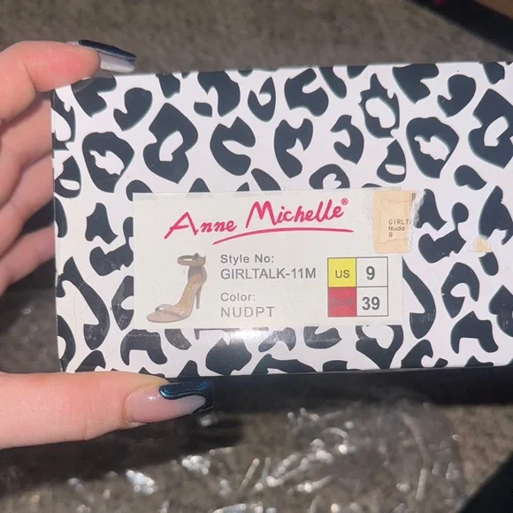 Anne Michelle Nude/Tan Stiletto Heels with Gold Buckle and Ankle Strap Size 9 - Picture 2 of 4